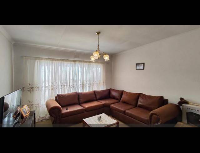 3 BEDROOM HOUSE FOR SALE IN BIRCHLEIGH NORTH